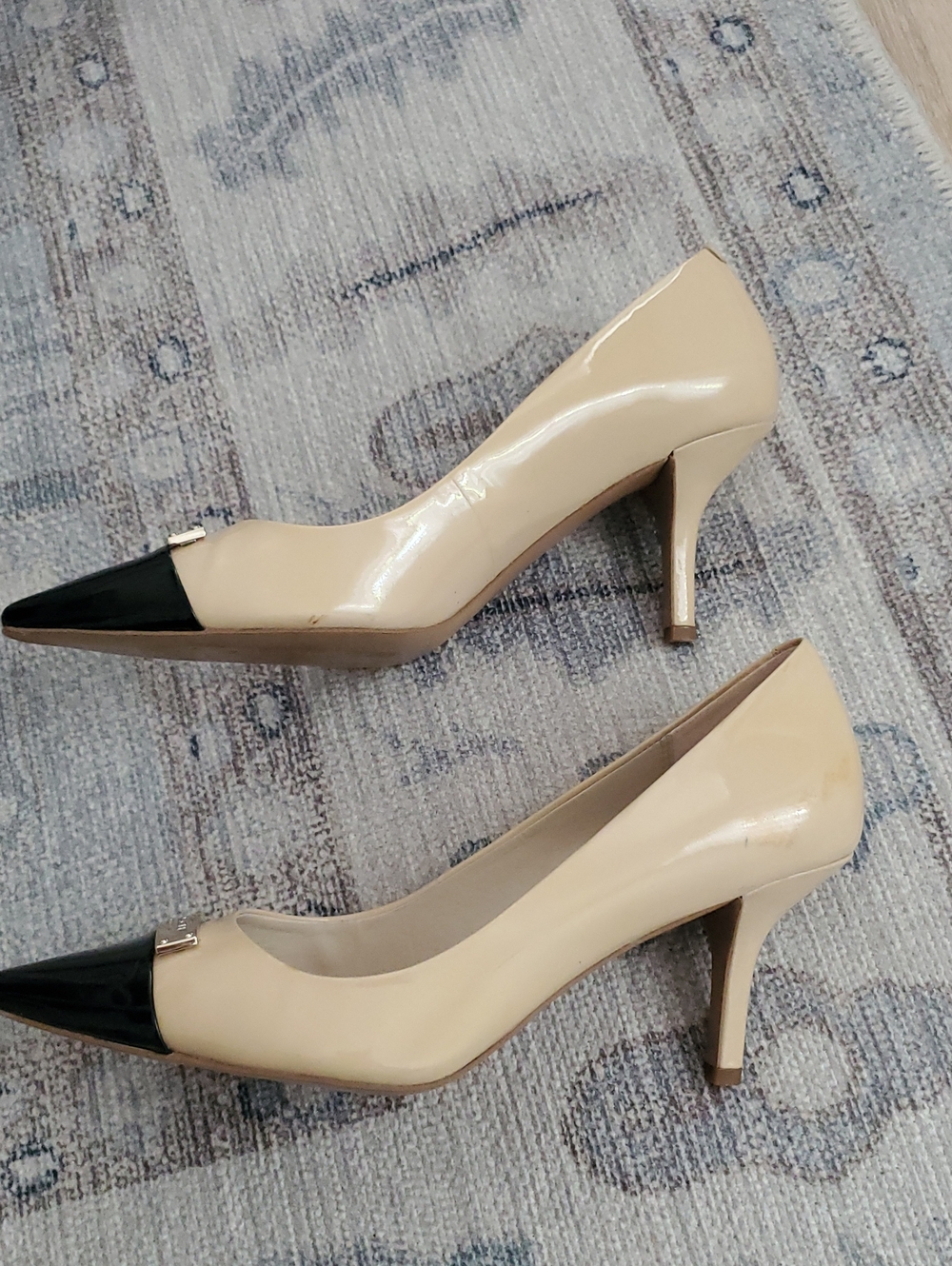 Coach Zan Patent Leather Tan Black Pointy Toe Heels Pumps Sz8.5 - Picture 12 of 14